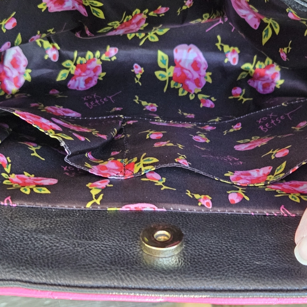 🎀Betsey Quilted Hearts Floral Studded Unique Pink & Black Shoulder Bag - EPC🎀 - Picture 10 of 14